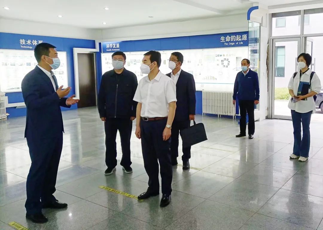 【药都要闻】市委书记吴澜到本溪华大医学检验所实地调研