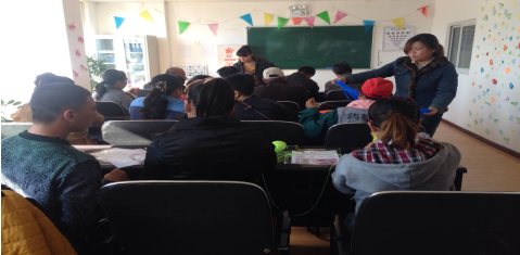 为促就业，百合社区妇女学习手工艺